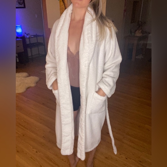 Snowe 100% Long Staple Cotton Robe - Picture 3 of 8